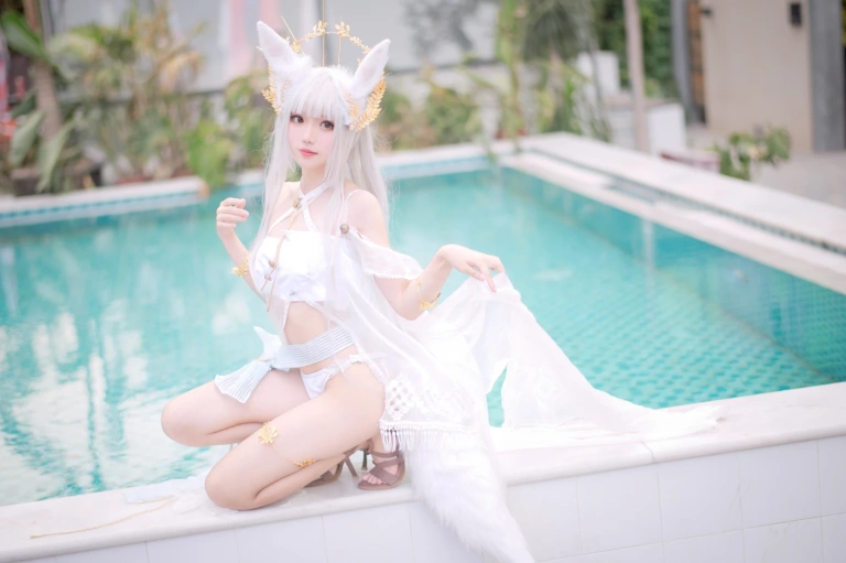 《白金cos泳装》｜花柒Hana · 18张写真