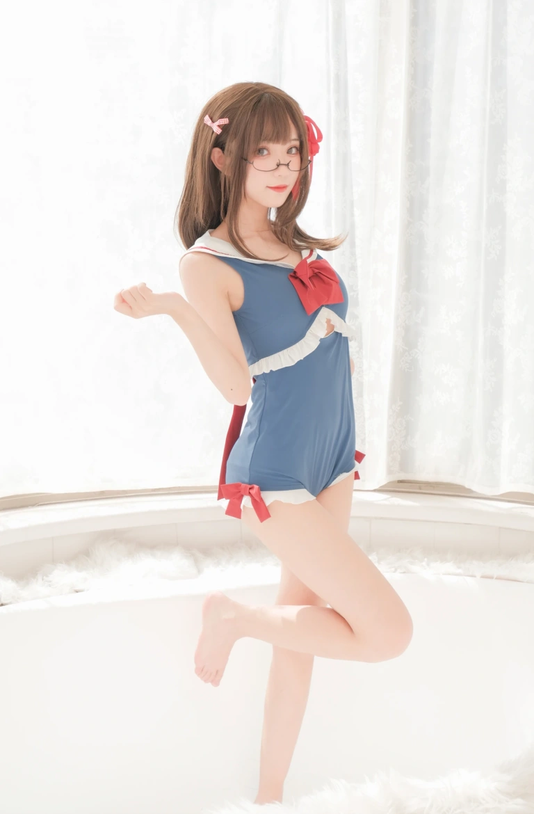 《白雪姬泳装》｜花柒Hana · 26张写真