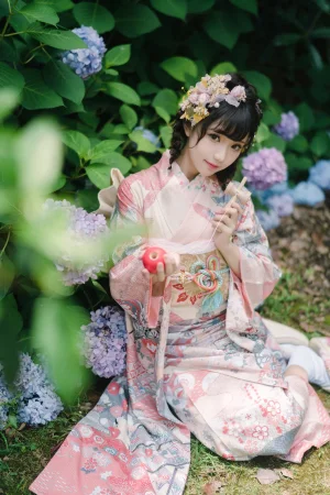 《绣球花和服》｜花柒Hana · 18张写真