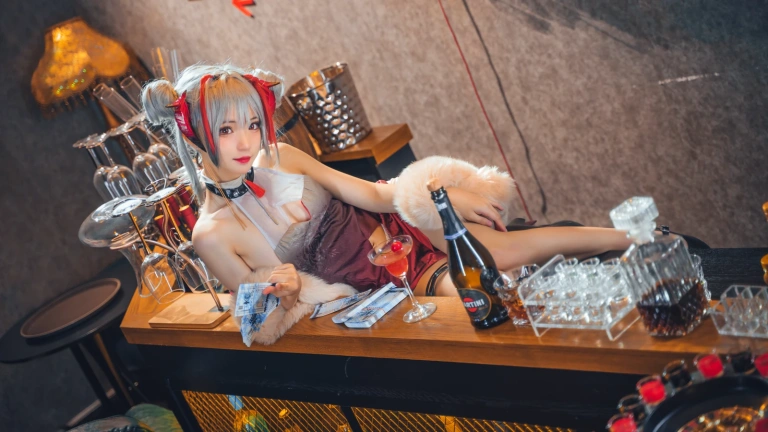 《明日方舟 守夜冠军 W》｜花柒Hana · 9张写真