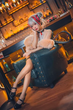 《明日方舟 守夜冠军 W》｜花柒Hana · 9张写真