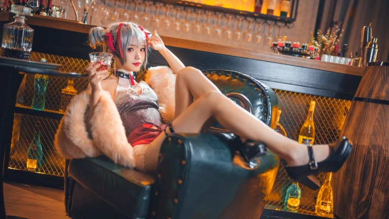 《明日方舟 守夜冠军 W》｜花柒Hana · 9张写真