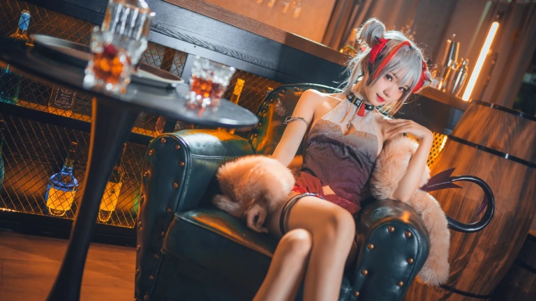 《明日方舟 守夜冠军 W》｜花柒Hana · 9张写真