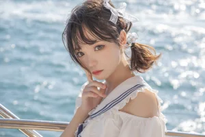 《三亚熊之海军风泳装》｜花柒Hana · 12张写真