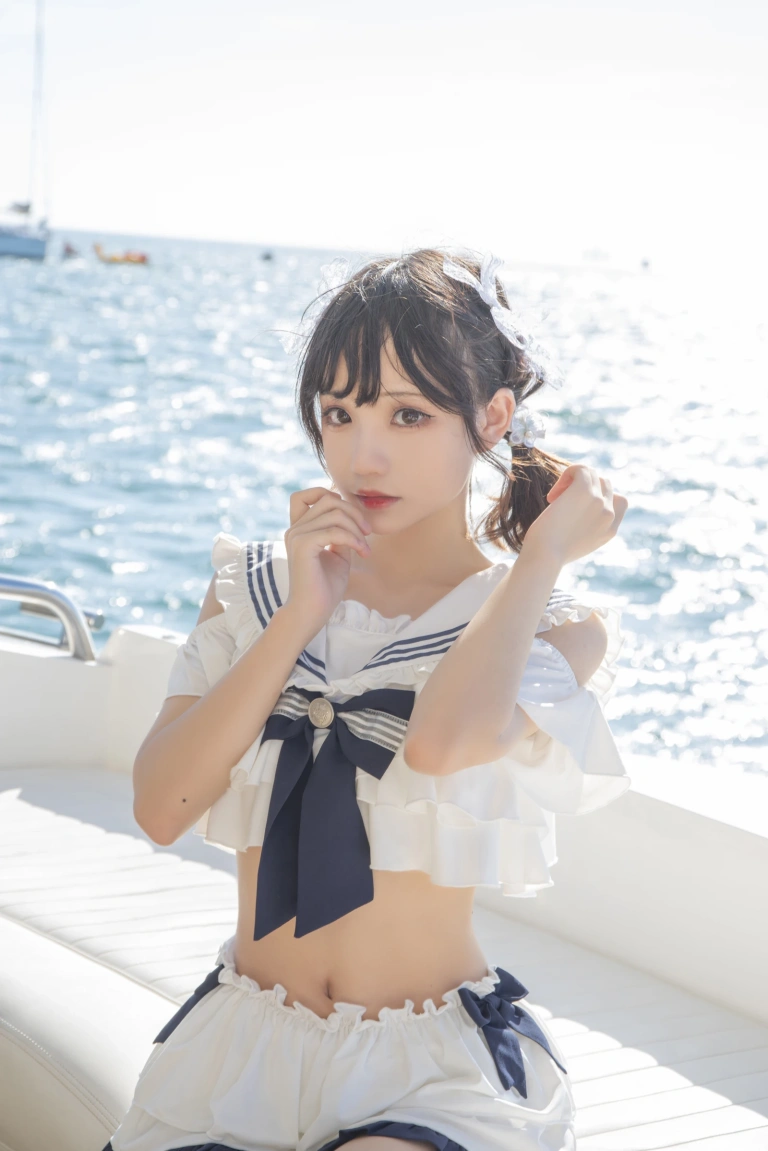 《三亚熊之海军风泳装》｜花柒Hana · 12张写真