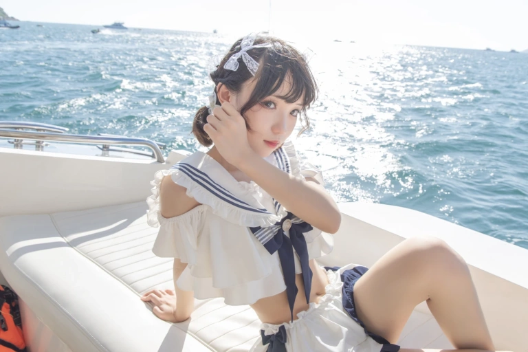 《三亚熊之海军风泳装》｜花柒Hana · 12张写真