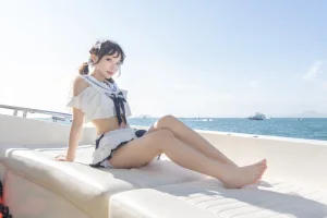 《三亚熊之海军风泳装》｜花柒Hana · 12张写真