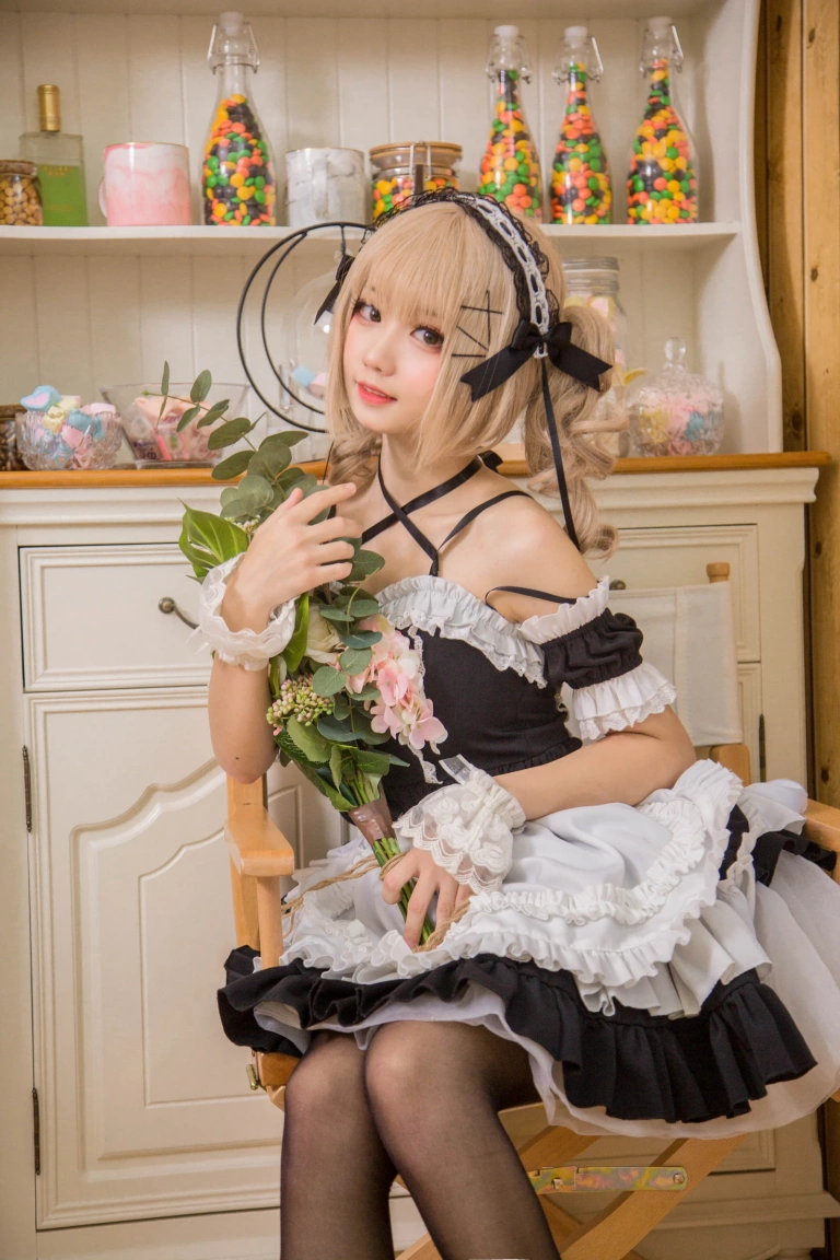 《女仆》｜花柒Hana · 9张写真