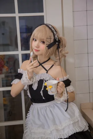 《女仆》｜花柒Hana · 9张写真
