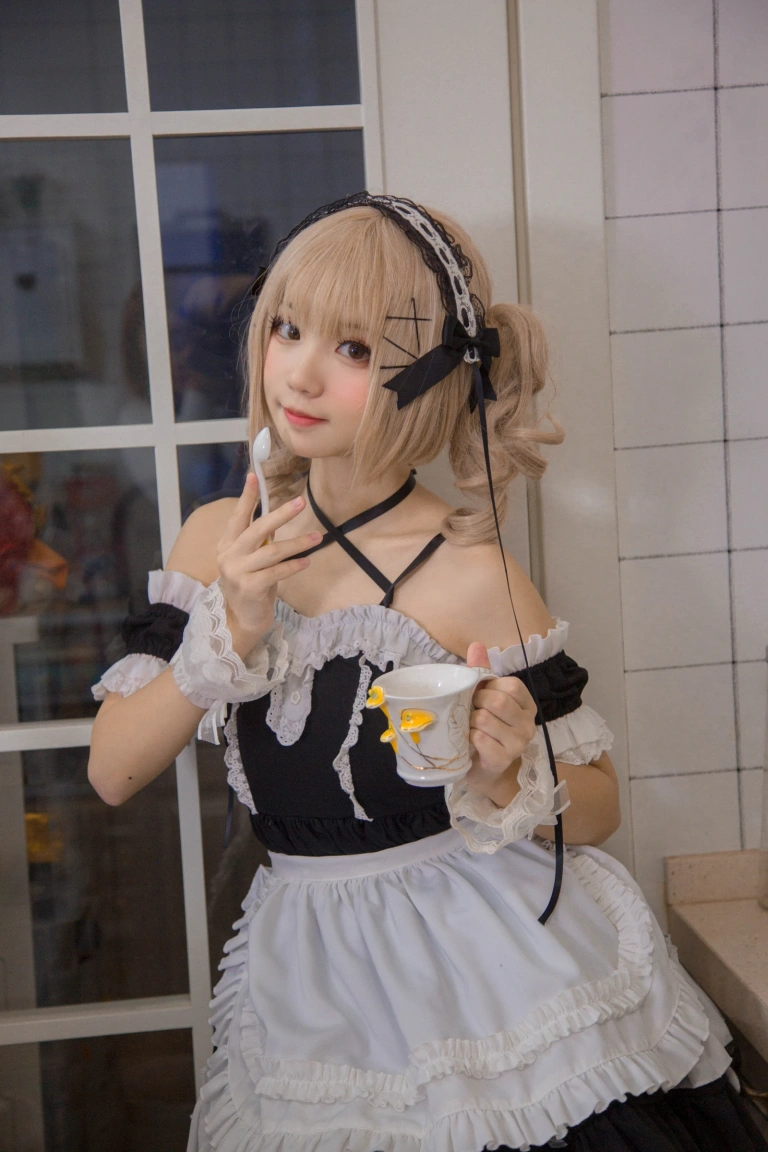 《女仆》｜花柒Hana · 9张写真