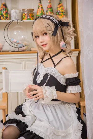 《女仆》｜花柒Hana · 9张写真