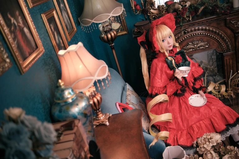 《蔷薇少女真红》｜花柒Hana · 13张写真