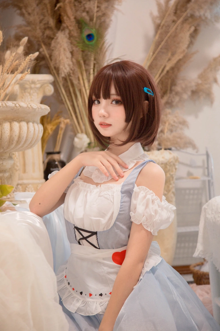 《爱丽丝》｜花柒Hana · 9张写真