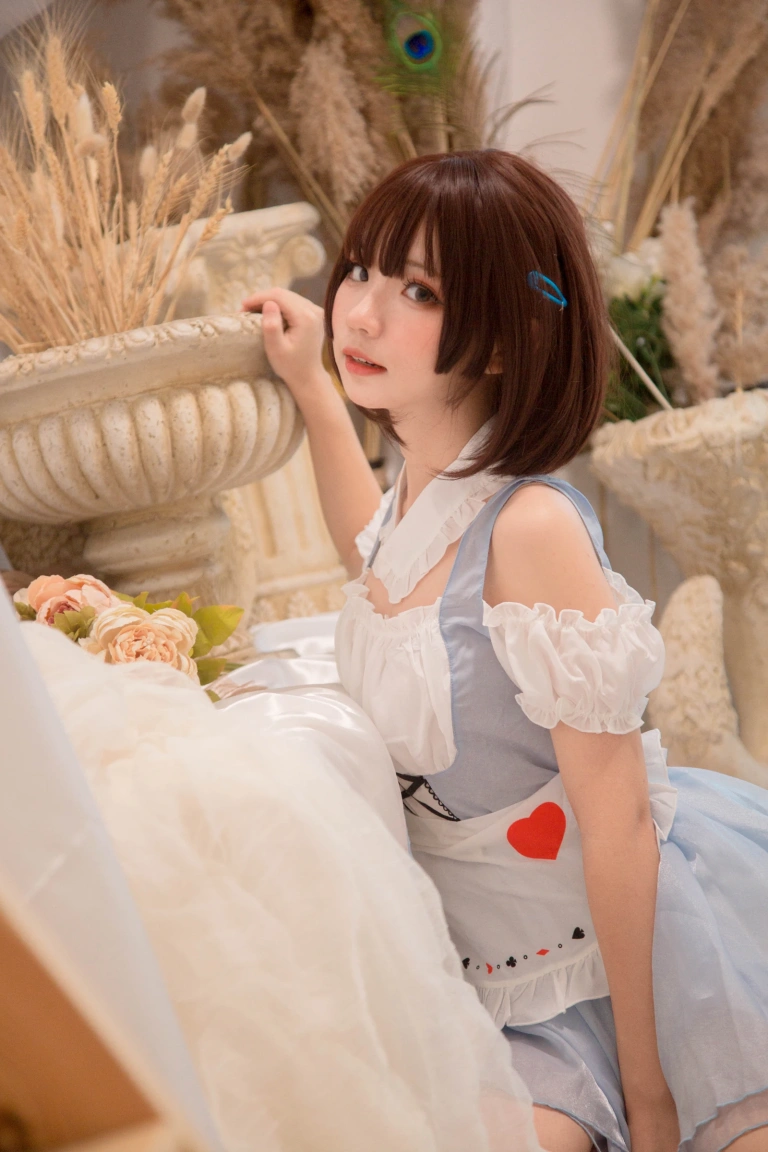 《爱丽丝》｜花柒Hana · 9张写真