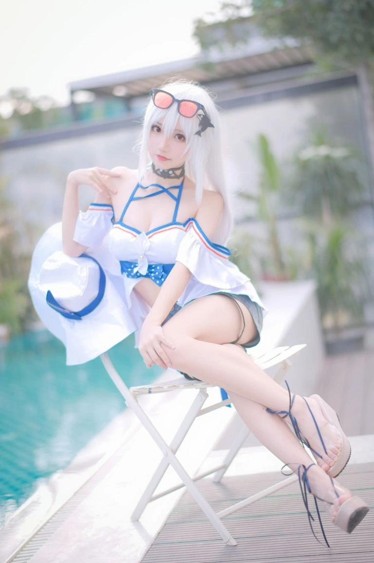 《斯卡蒂泳装》｜花柒Hana · 17张写真