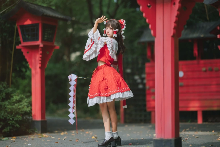 《森森仙短款灵梦》｜花柒Hana · 15张写真