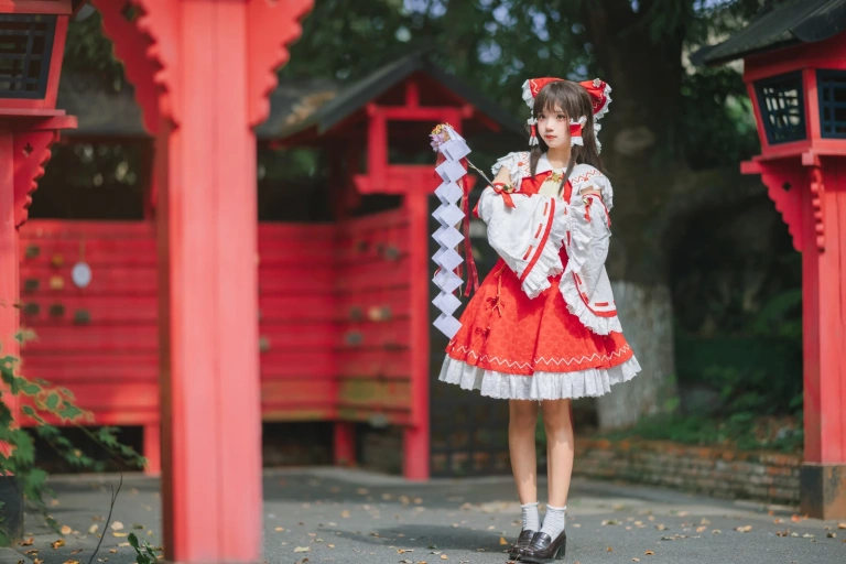 《森森仙短款灵梦》｜花柒Hana · 15张写真