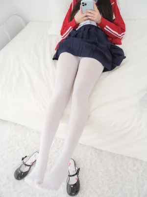 《小恩 JK白丝》｜紧急企划 · 74张写真、1 个视频