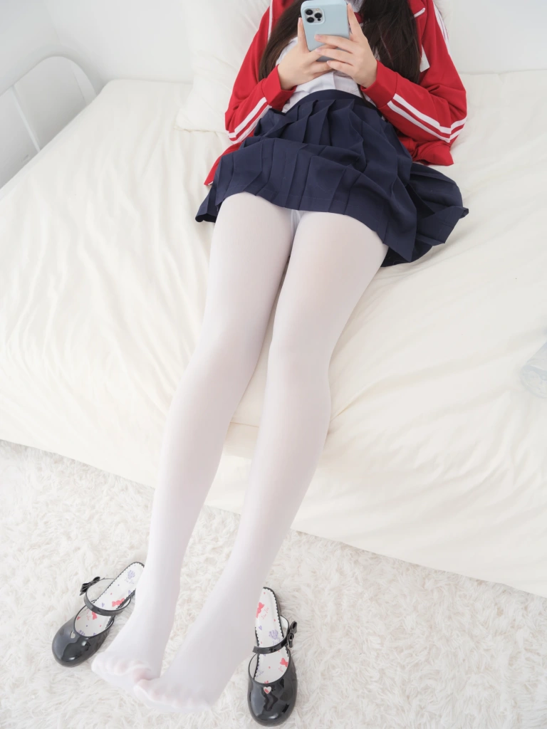 《小恩 JK白丝》｜紧急企划 · 74张写真、1 个视频