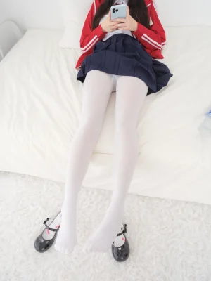 《小恩 JK白丝》｜紧急企划 · 74张写真、1 个视频