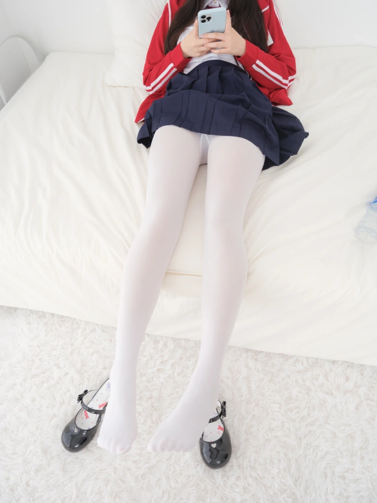 《小恩 JK白丝》｜紧急企划 · 74张写真、1 个视频