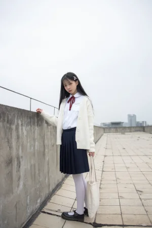 《JKFUN-001 甜米》｜森萝财团 · 104张写真、1 个视频