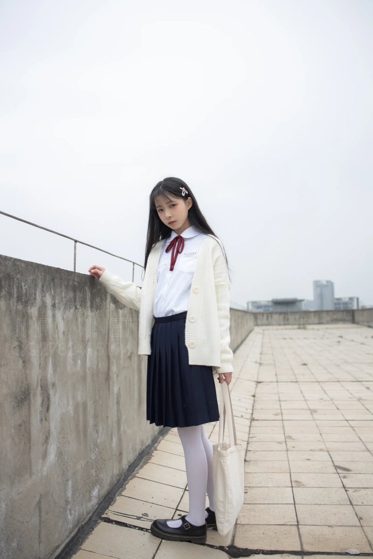 《JKFUN-001 甜米》｜森萝财团 · 104张写真、1 个视频