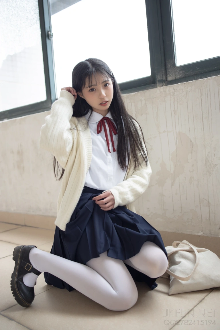 《JKFUN-001 甜米》｜森萝财团 · 104张写真、1 个视频