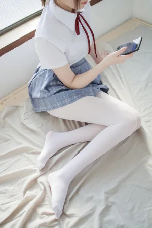 《JKFUN-002 《踩蛋糕》 Aika》｜森萝财团 · 230张写真、1 个视频