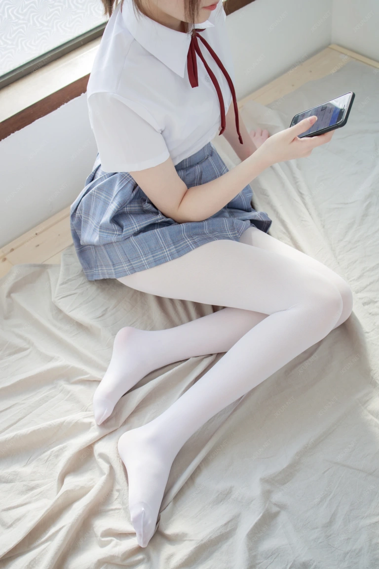 《JKFUN-002 《踩蛋糕》 Aika》｜森萝财团 · 230张写真、1 个视频