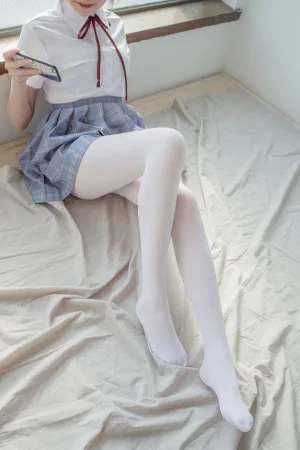 《JKFUN-002 《踩蛋糕》 Aika》｜森萝财团 · 230张写真、1 个视频