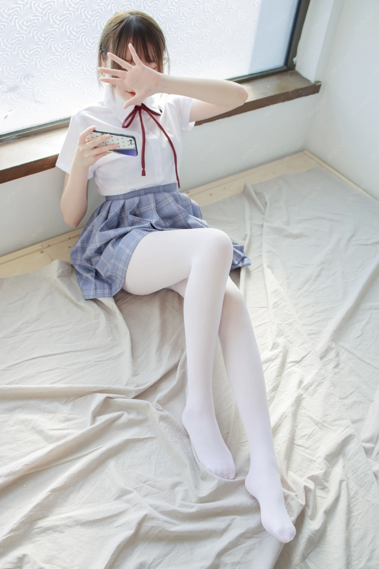 《JKFUN-002 《踩蛋糕》 Aika》｜森萝财团 · 230张写真、1 个视频