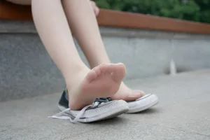 《JKFUN-005 10D肉丝 踩物 卉子》｜森萝财团 · 116张写真、1 个视频