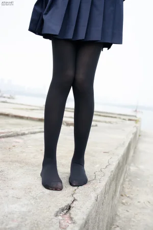 《JKFUN-006 80D黑丝 户外水边 Aika》｜森萝财团 · 140张写真、1 个视频