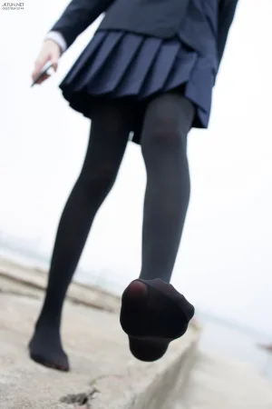 《JKFUN-006 80D黑丝 户外水边 Aika》｜森萝财团 · 140张写真、1 个视频