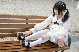 《JKFUN-007 80D白丝 默陌》｜森萝财团 · 126张写真、1 个视频