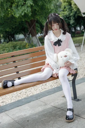 《JKFUN-007 80D白丝 默陌》｜森萝财团 · 126张写真、1 个视频