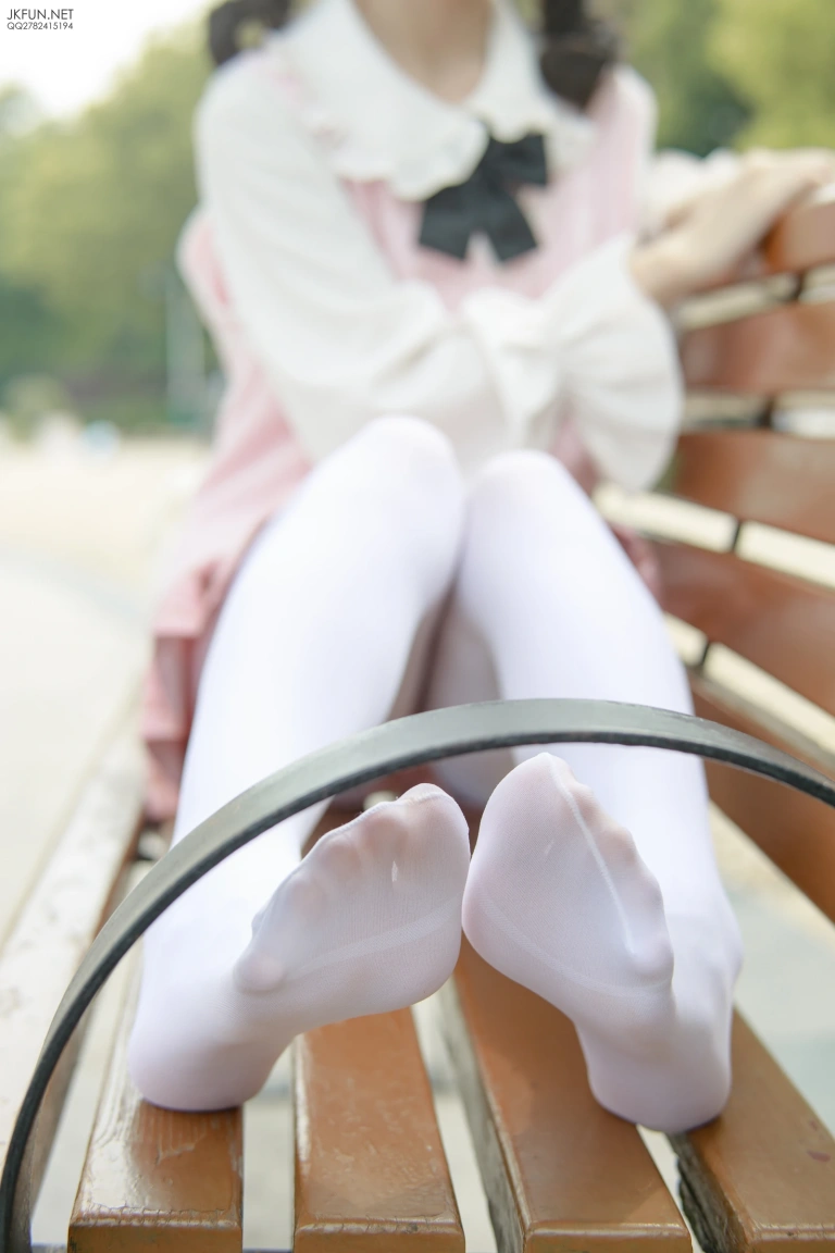 《JKFUN-007 80D白丝 默陌》｜森萝财团 · 126张写真、1 个视频