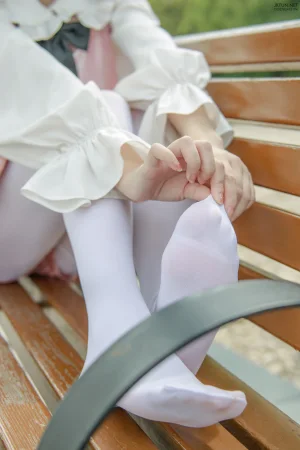《JKFUN-007 80D白丝 默陌》｜森萝财团 · 126张写真、1 个视频
