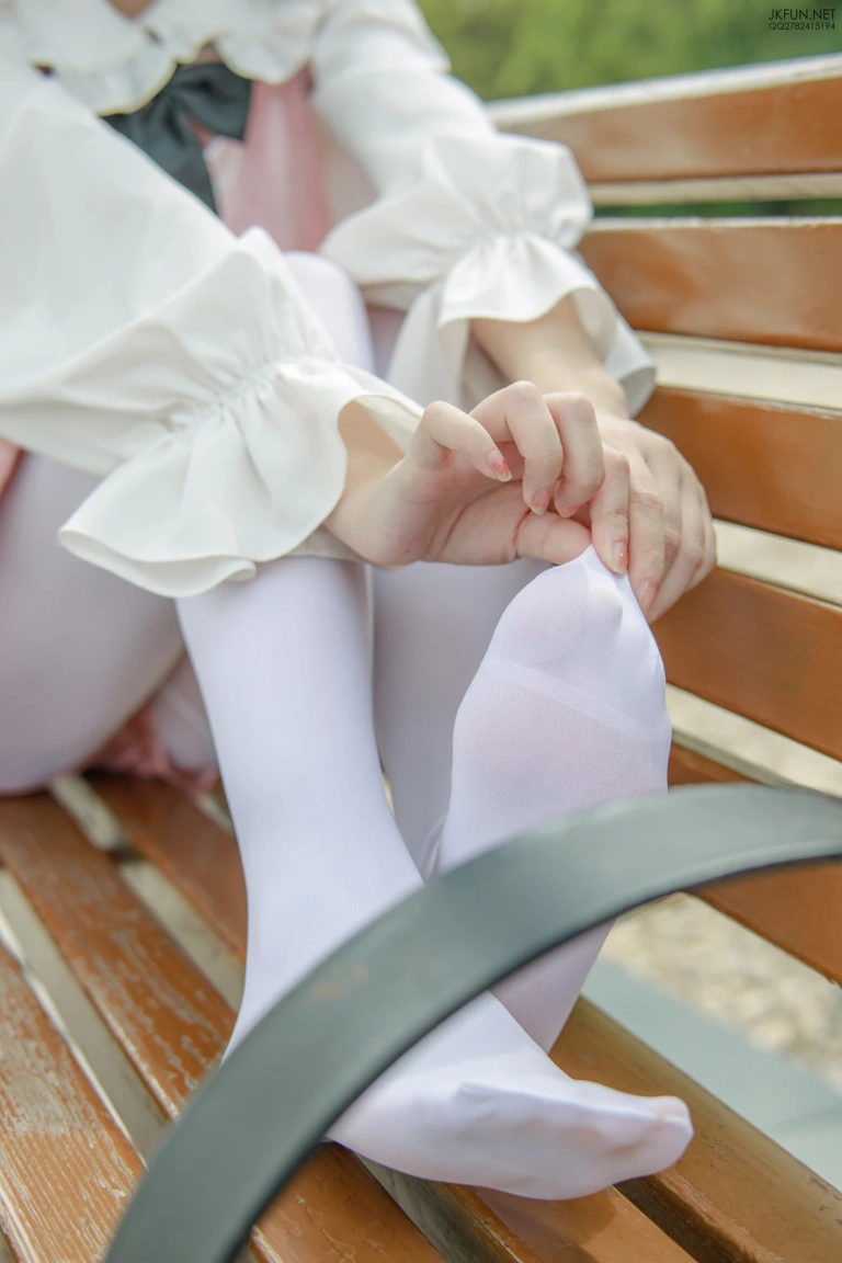 《JKFUN-007 80D白丝 默陌》｜森萝财团 · 126张写真、1 个视频
