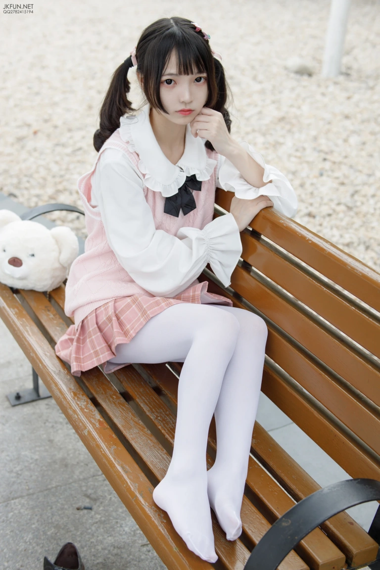 《JKFUN-007 80D白丝 默陌》｜森萝财团 · 126张写真、1 个视频