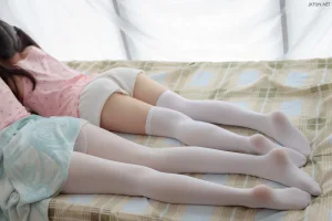 《JKFUN-015 过膝袜+裤袜 默陌+AIKA》｜森萝财团 · 88张写真、1 个视频
