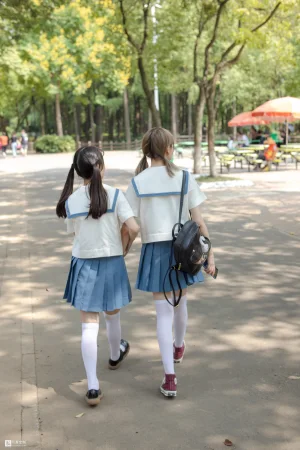 《JKFUN-025 《两女一ZOO》 80D白丝过膝袜 默陌&Aika》｜森萝财团 · 93张写真