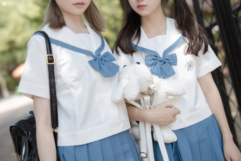 《JKFUN-025 《两女一ZOO》 80D白丝过膝袜 默陌&Aika》｜森萝财团 · 93张写真