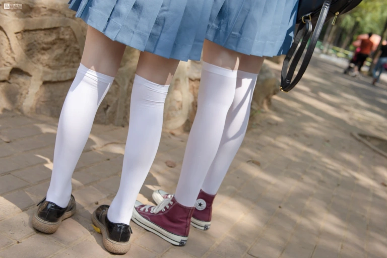 《JKFUN-025 《两女一ZOO》 80D白丝过膝袜 默陌&Aika》｜森萝财团 · 93张写真