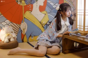 《JKFUN-027 《花里胡哨的民宿》 15D白丝 默陌》｜森萝财团 · 65张写真、1 个视频