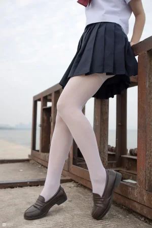 《JKFUN-028 《抑郁湖边与绝望天台》 15D白丝 默陌 赠：《躁动而潮湿的JIO》》｜森萝财团 · 58张写真、2 个视频