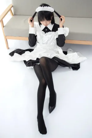 《JKFUN-029 《卉女仆》 踩物 80D黑丝》｜森萝财团 · 67张写真、1 个视频