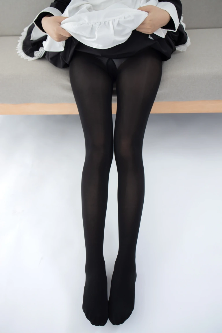 《JKFUN-029 《卉女仆》 踩物 80D黑丝》｜森萝财团 · 67张写真、1 个视频