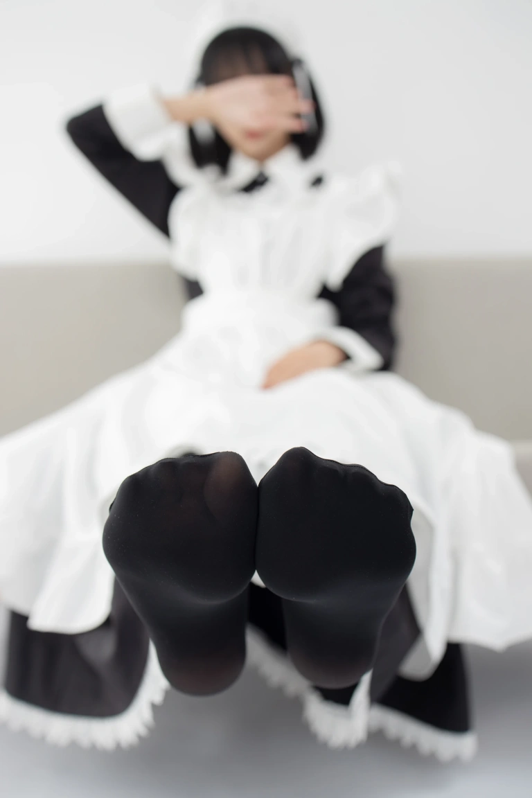 《JKFUN-029 《卉女仆》 踩物 80D黑丝》｜森萝财团 · 67张写真、1 个视频